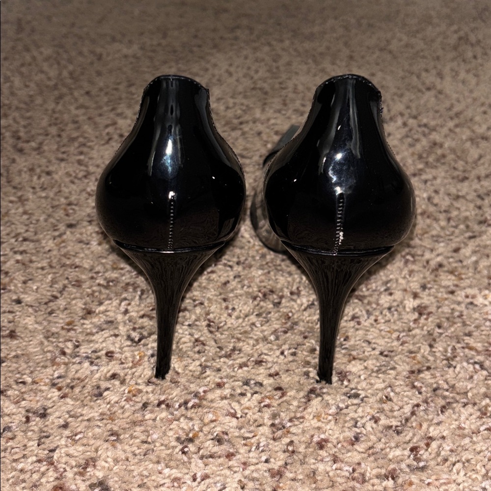 Steve Madden-Malibu Black Patent Vinyl Pointed-Toe Pumps size 9 - Picture 6 of 9